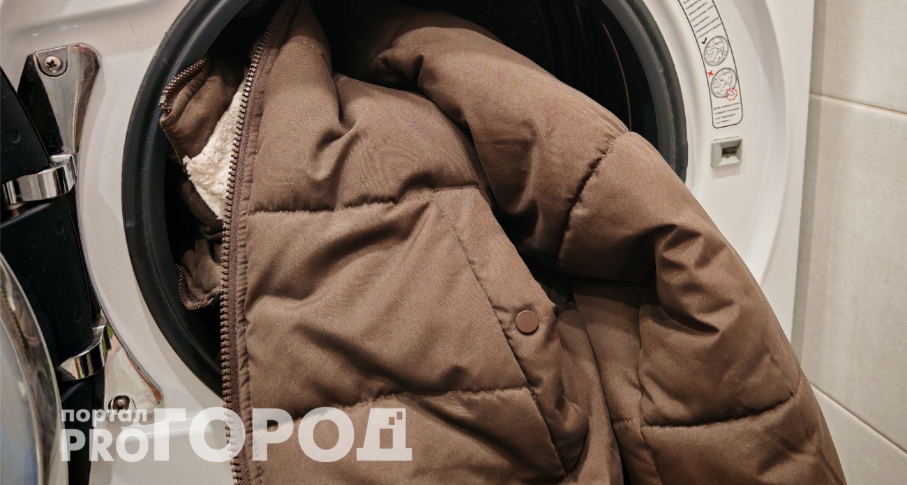 Теперь стираю куртки дома только так: подглядела в прачечной идеальный способ