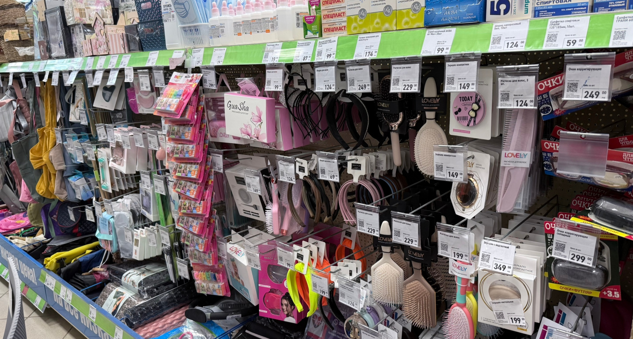 Переполненные полки ломятся от новинок: что творится в «Фикс Прайсе» перед праздниками и почему там яблоку негде упасть