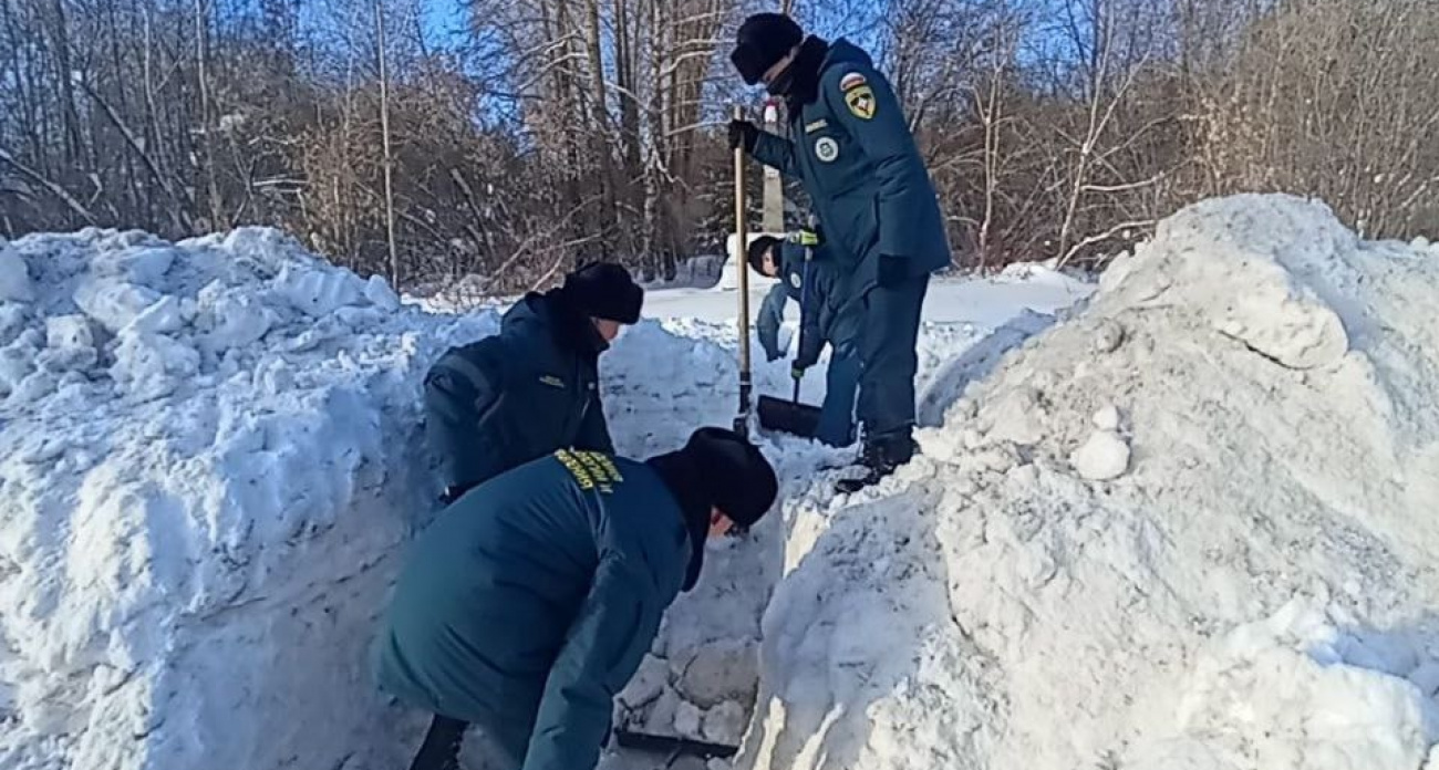 Снег не помеха: будущие пожарные из Новочебоксарска почтили память героев войны