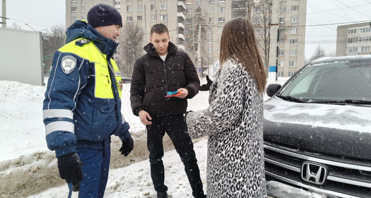 Праздничный рейд в Новочебоксарске: автомобилисты получили приятные подарки     
