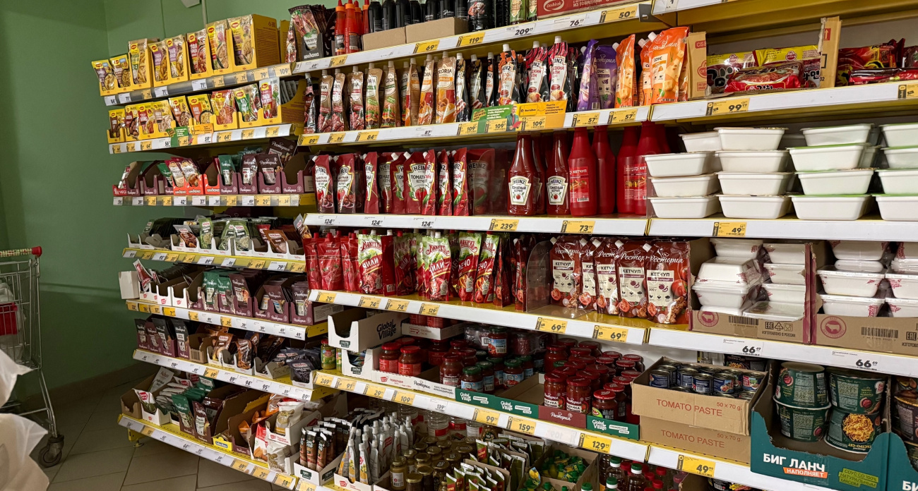 Забежала в Пятерочку на 5 минут, а проходила там почти час: показываю витрину, от которой невозможно оторваться 