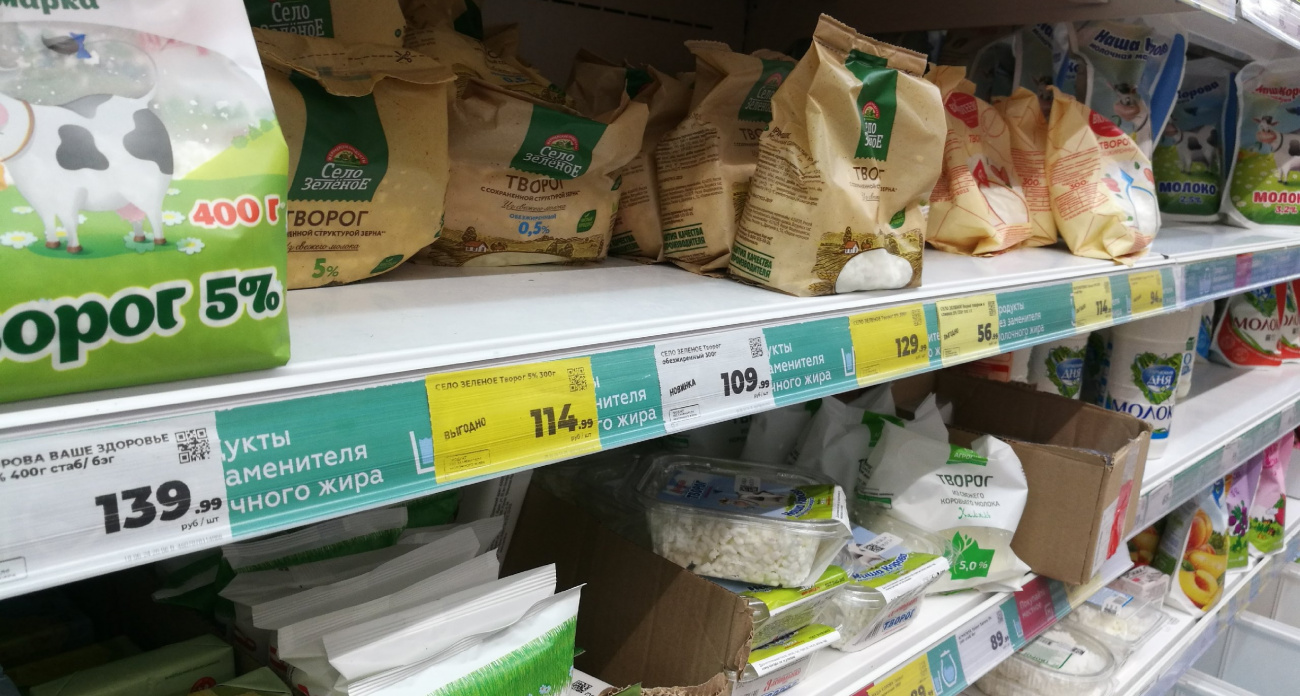 Беру три пачки за 200 рублей и кормлю семью из 4 человек: рецепт сырников из самого дешевого творога "Пятерочки"