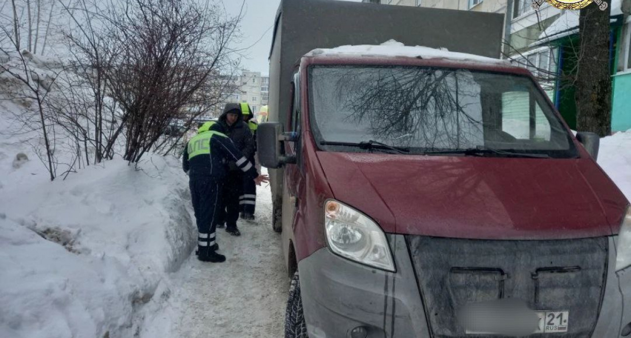 Скатился и ударился об кузов: в ДТП в Новочебоксарске пострадал второклассник