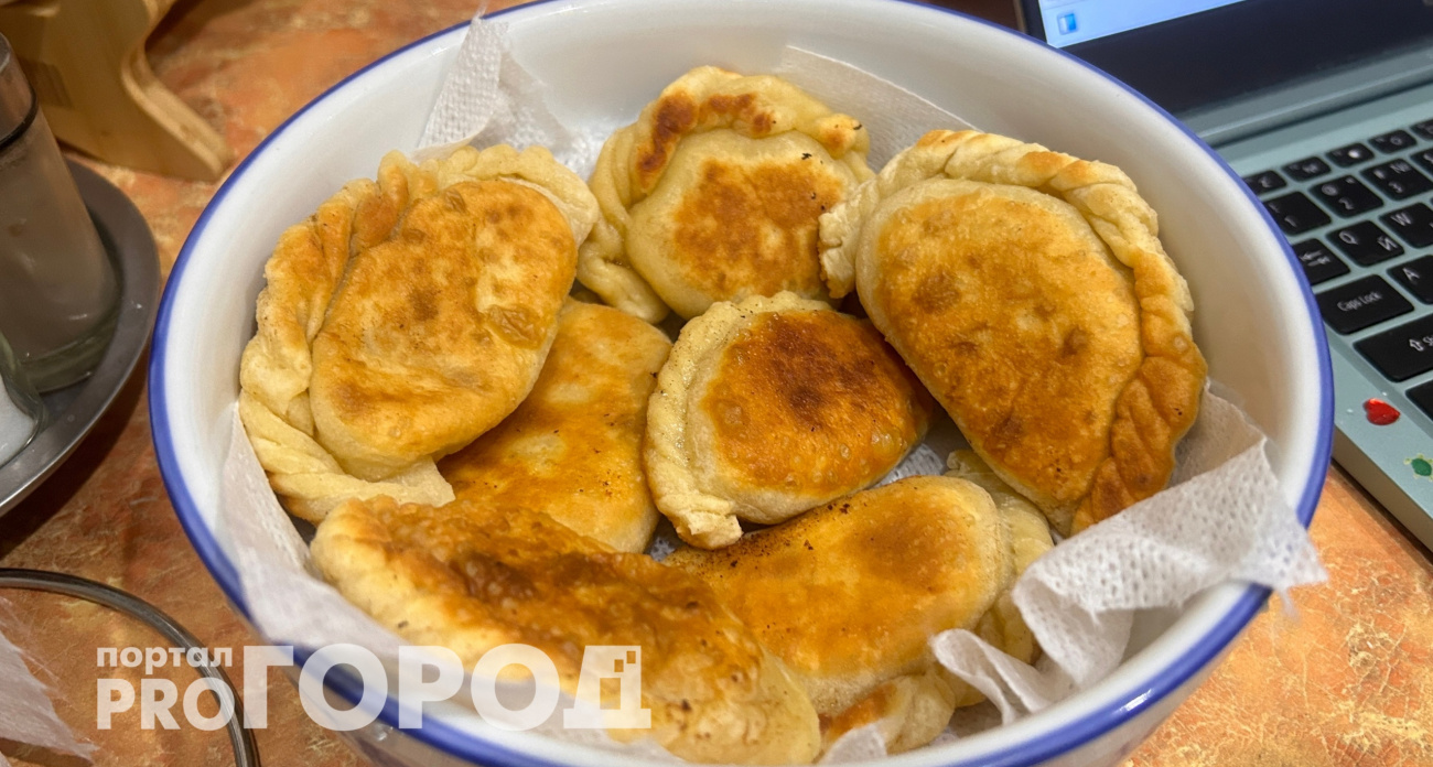 Делаю сочные пирожки-посикунчики за 20 минут: заменяют полноценный обед – не оторваться