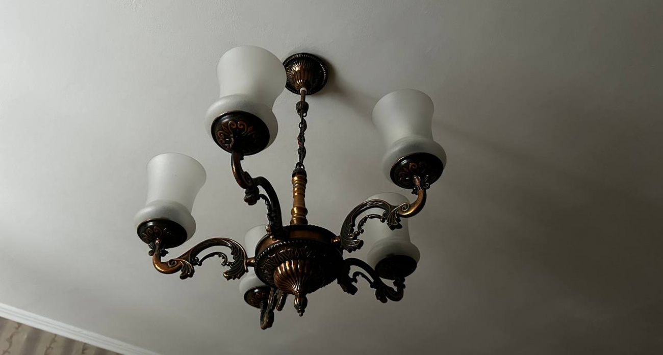 Люстры ушли в прошлое: 4 трендовые замены 2026 года, о которых молчат дизайнеры — свет теперь играет