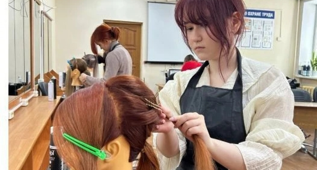 Будущие парикмахеры из Новочебоксарска посоревновались с чебоксарскими коллегами