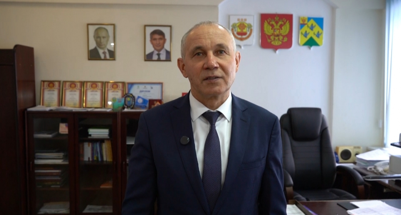 Глава города поздравил новочебоксарок с праздником