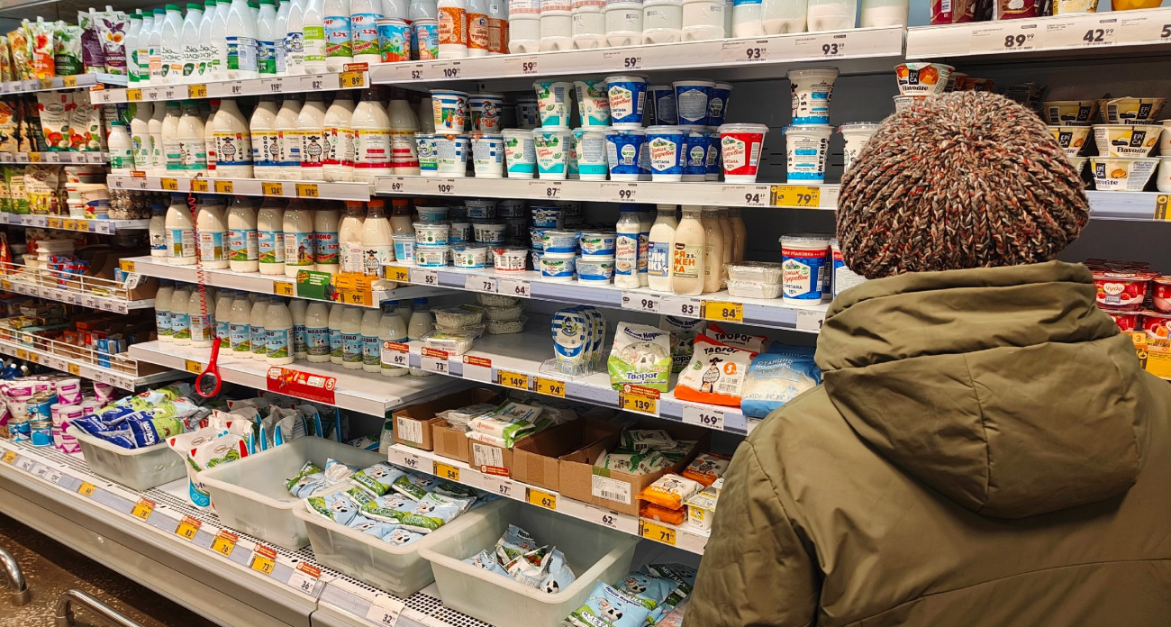 «Бабушки носили в них документы, а я сажаю помидоры»: молочные пакеты не выбрасываю с тех пор, как увидела эту хитрость