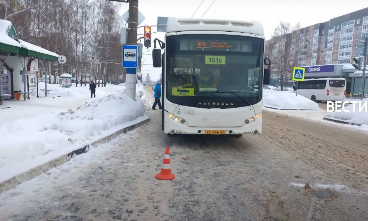 Женщина, которую накануне сбил новочебоксарский автобус, умерла