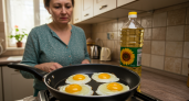 Почему стоит отказаться от жарки яичницы на подсолнечном масле – важное предупреждение
