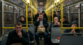 Мелкие привычки в автобусе, сигнализирующие о низком интеллекте: почему от вас отсаживаются пассажиры
