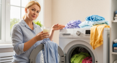 Стакан в барабан и одежда безупречно белая: секрет от прачки, что нужно добавить в машинку вместе с порошком