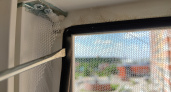 Простой способ натянуть москитную сетку на любое пластиковое окно без каркаса, саморезов и клея