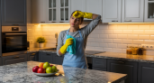Почему профессиональные клинеры никогда не покупают дорогую химию: 3 кухонных продукта, которые заменят всё