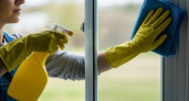 Копеечный флакон из аптеки, который клининговые компании держат в секрете: окна остаются чистыми месяцами