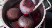 Варю свеклу за четверть часа: один простой трюк делает её нежнее и ароматнее, а кухню спасает от навязчивого запаха
