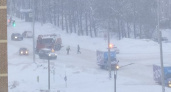 Во время снегопада в Новочебоксарске занесло бензовоз