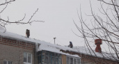 В Новочебоксарске восстанавливают провалившуюся из-за снега крышу