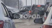 В Чувашии на трассе Вятка столкнулись микроавтобус и легковушка: есть пострадавшие
