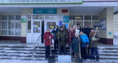 Забота о пациентах с порога: новочебоксарские врачи очистили от снега территорию больницы