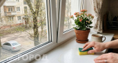 Белый как новый: чем быстро отмыть пластиковый подоконник от пятен и желтизны за 5 минут