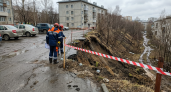 Грунт у жилого дома в Новочебоксарске сполз в овраг: установлены маяки