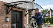 В Норвегии так делают уже 10 лет, а мы все по-старому: новый материал для козырька дома — не бьется, не желтеет, дешевле