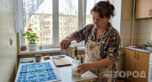 Беру стакан с солью, но не для еды: ставлю на подоконник и все лето бед не знаю — так делали еще в древней Руси