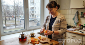 Мандариновые корки заливаю уксусом — и все лето не нарадуюсь своей хитрости: крутой лайфхак для хозяек