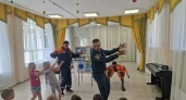 Спасатели учили дошкольников Новочебоксарска правилам поведения у воды
