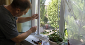 Простой способ натянуть москитную сетку на любое пластиковое окно без каркаса, саморезов и клея