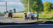 В промзоне Новочебоксарска легковушка врезалась в столб в результате столкновения с другим авто