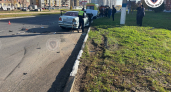 В Новочебоксарске водитель BMW не справился с кольцом и снес припаркованный "Ларгус"