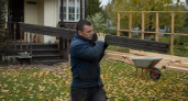 Дачники снимают глухой профлист с заборов: реечная изгородь с Ozon превращает участок в английское поместье