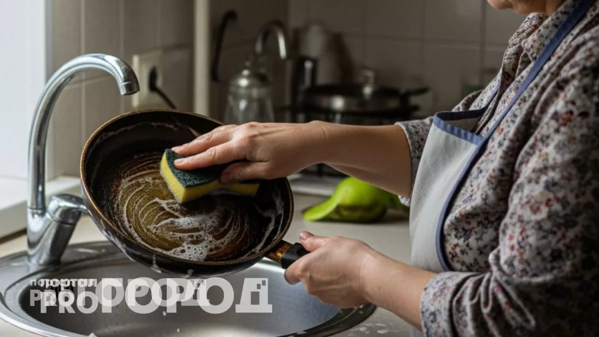 Натираю сковороды – жир и нагар сходят сами: дедовский способ снова в моде