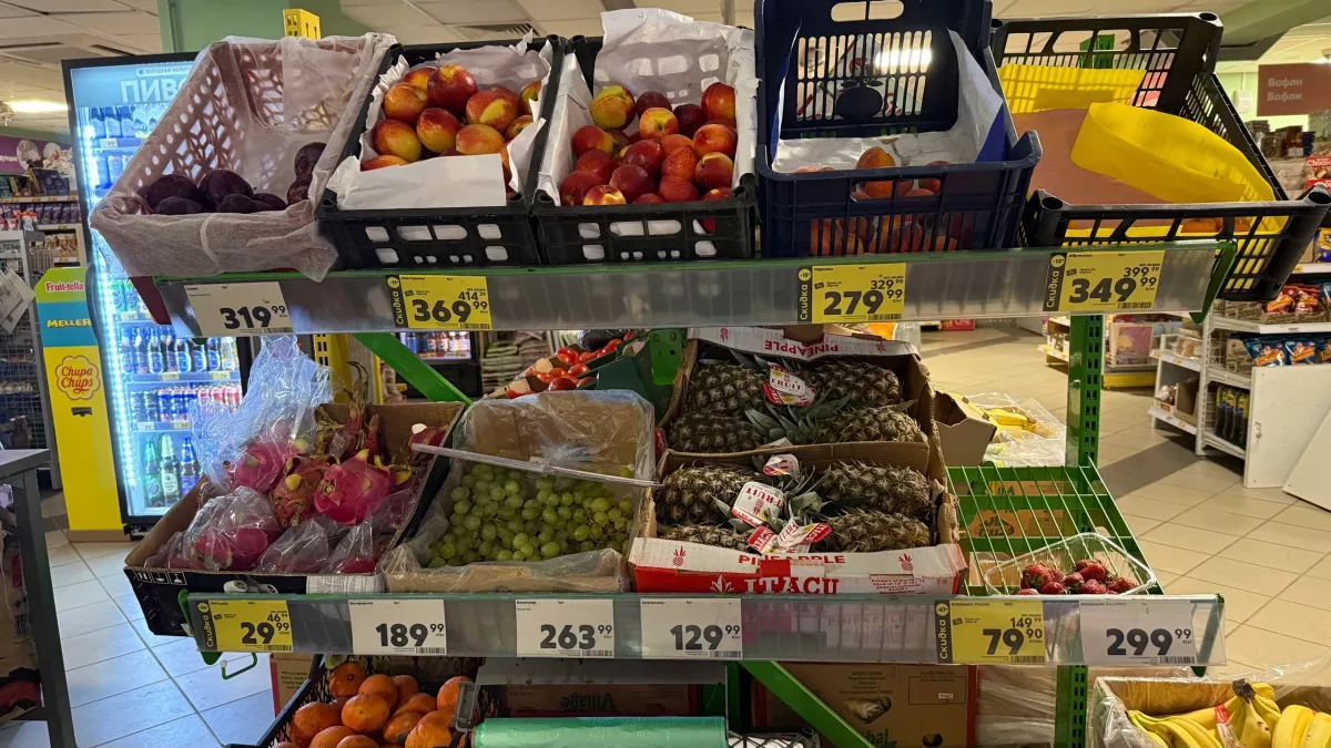 Зашла в Пятерочку за хлебом и обалдела: сельдь под форель, икра судака за 99 рублей и клубника 