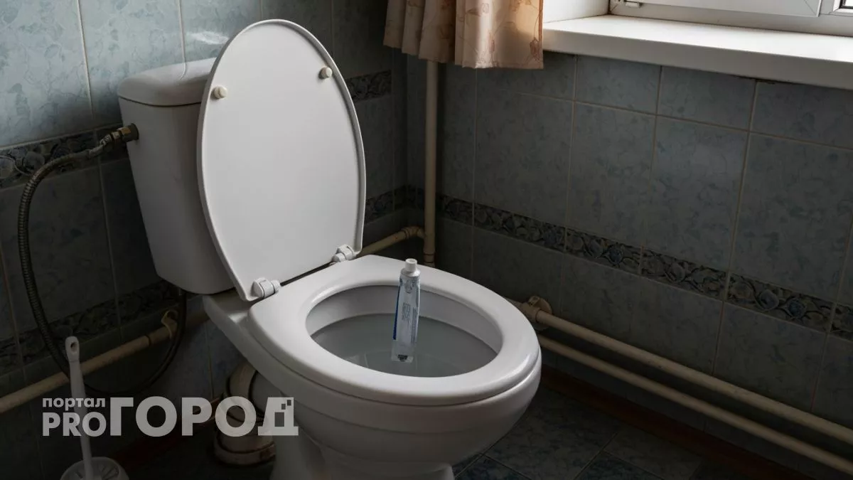 Копеечная зубная паста превращает грязный унитаз в сияющий за одну ночь без химии и мастеров