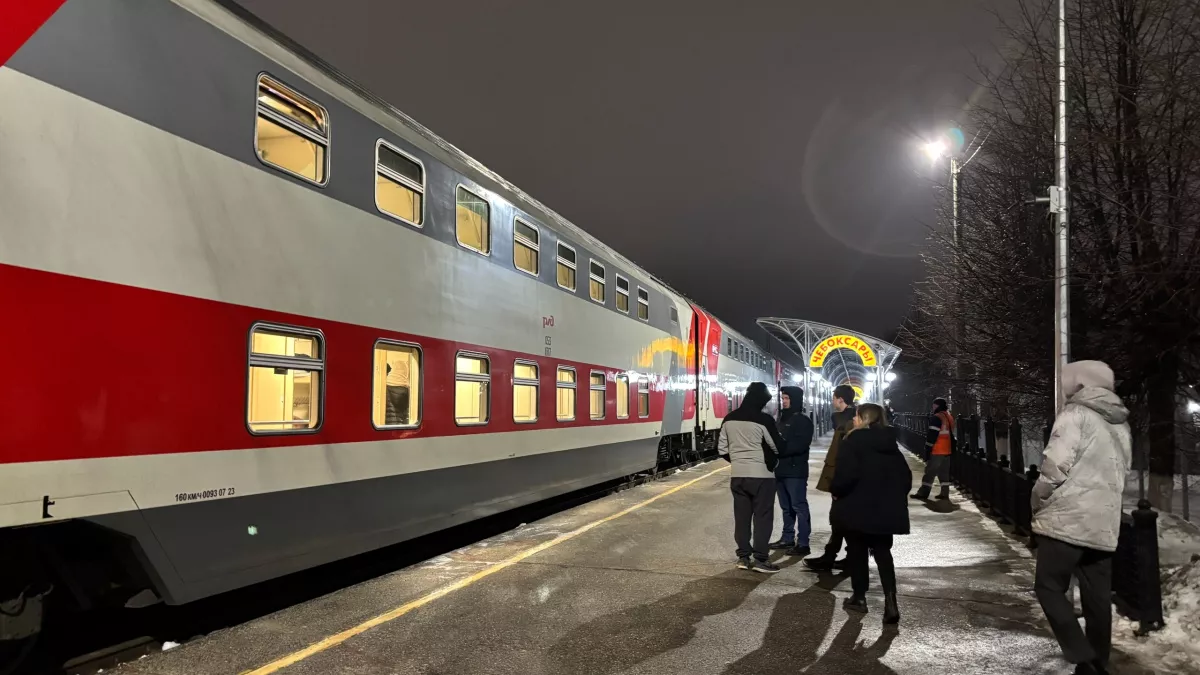 Уступил полку хамоватой женщине — а потом вернул её обратно: история о наглости в поезде и помощи проводницы