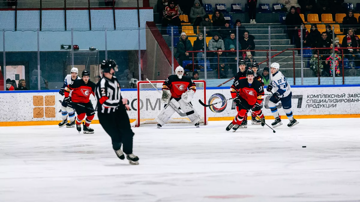 Новочебоксарские "Соколы" в жаркой борьбе одолели соперников в первой игре Регулярного чемпионата