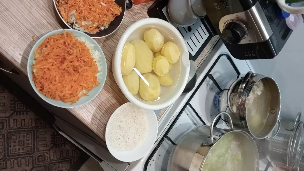 Картофельный отвар — не отходы, а сокровище: где пригодится вода после варки