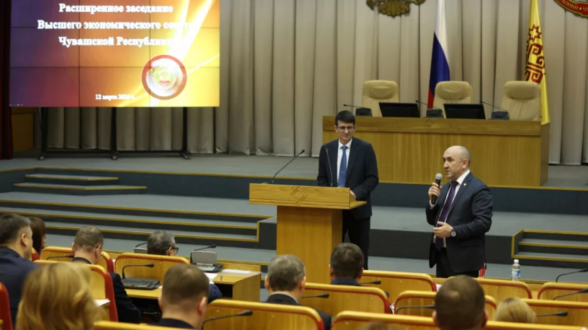 Расселить 20 аварийных домов и подарить почти 600 квартир нуждающимся: чувашские чиновники обсудили планы на 2026 год