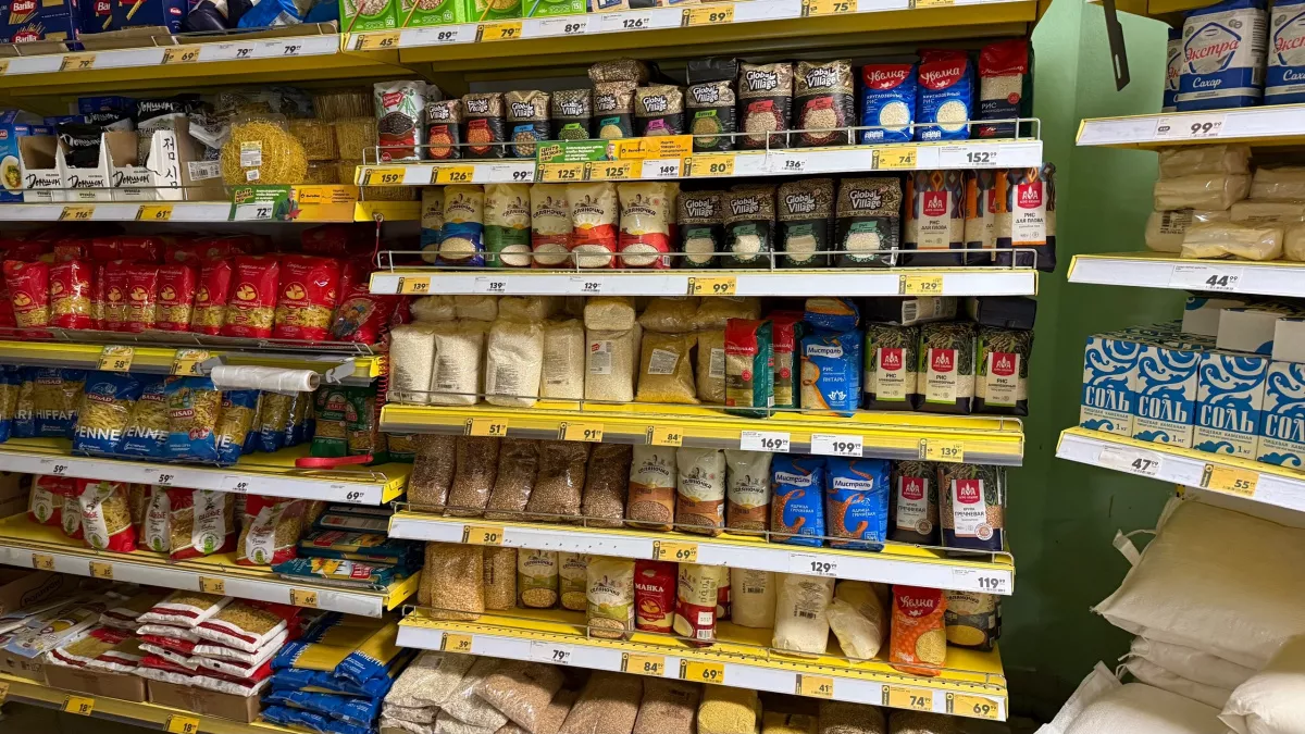 Сотрудник «Пятёрочки» раскрыл тайну желтых ценников: почему вы зря тратите деньги на товары со скидкой