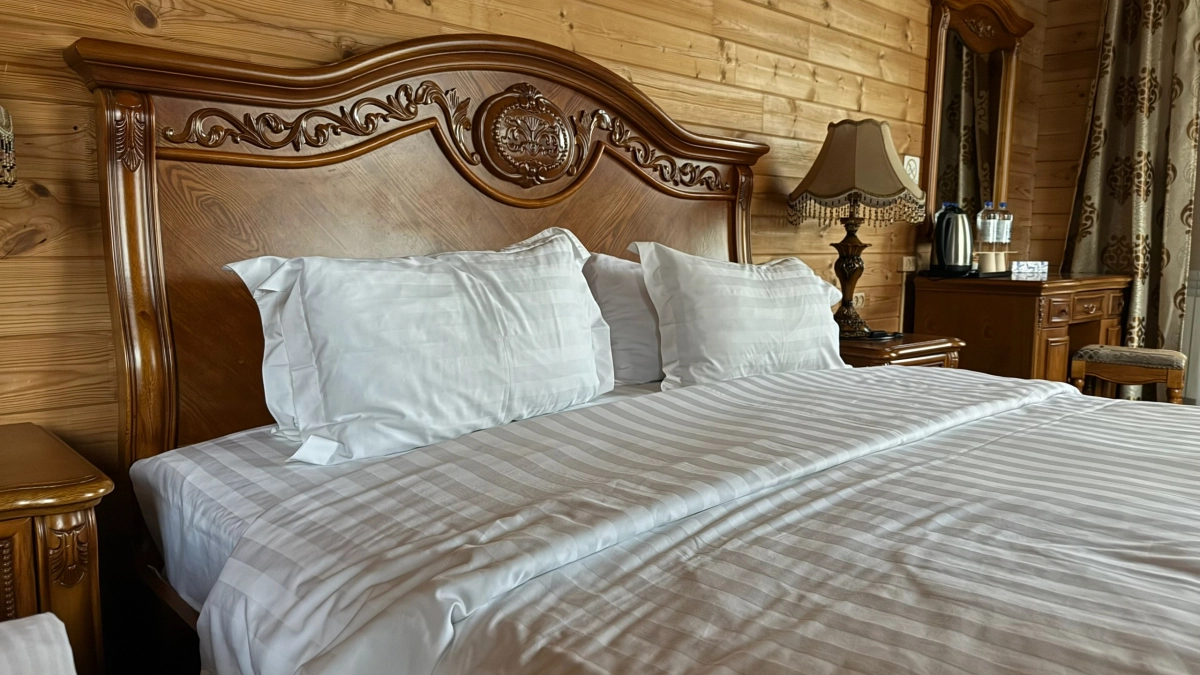 Забудьте о химчистке: избавляемся от запаха на подушках с помощью одного пакетика