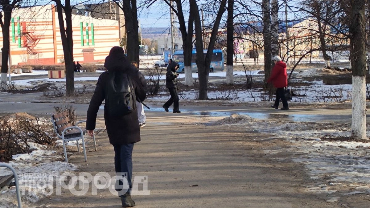 В приличном обществе засмеют: в этом слове нет буквы "к", но все ее упорно вставляют