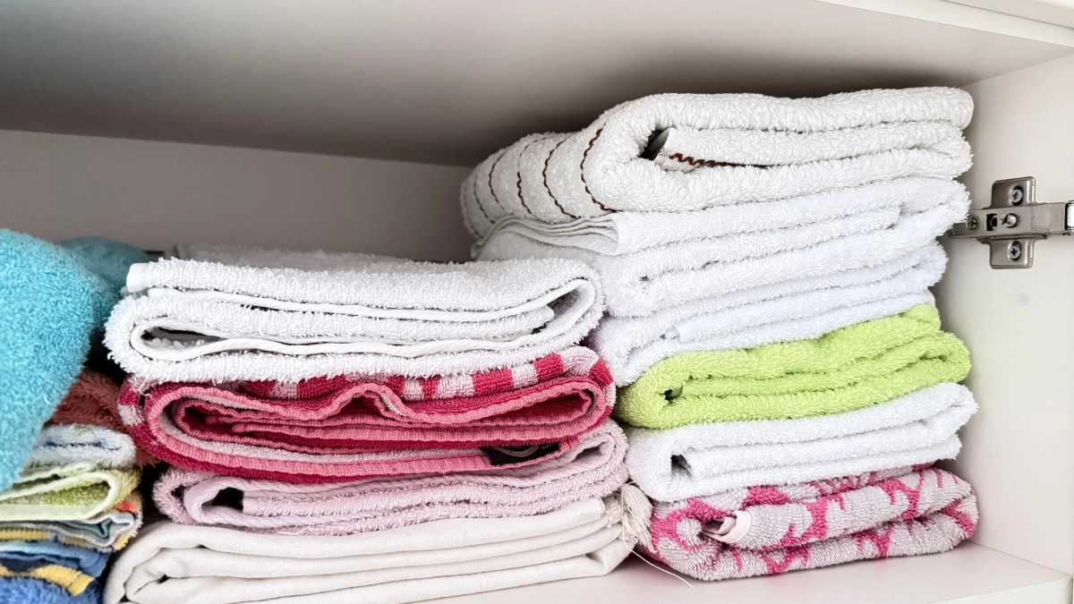 Серые полотенца — не приговор: эти 4 средства вернут полотенцам свежесть мгновенно