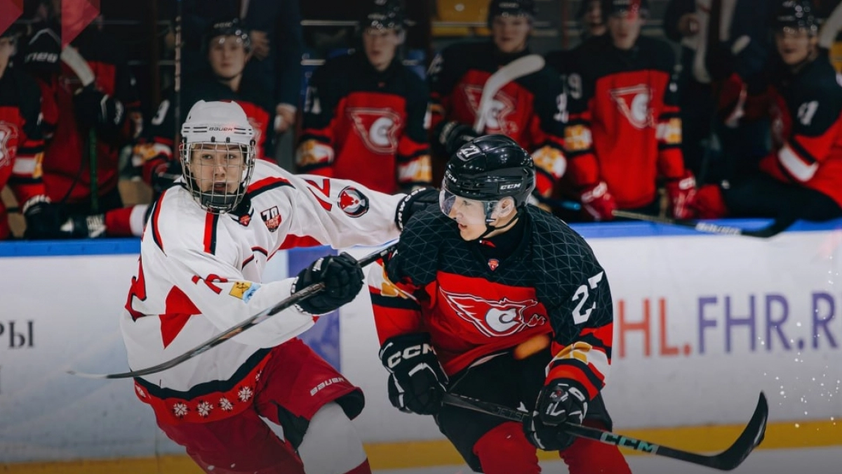 Новочебоксарские хоккеисты сыграли с соперниками из Удмуртии