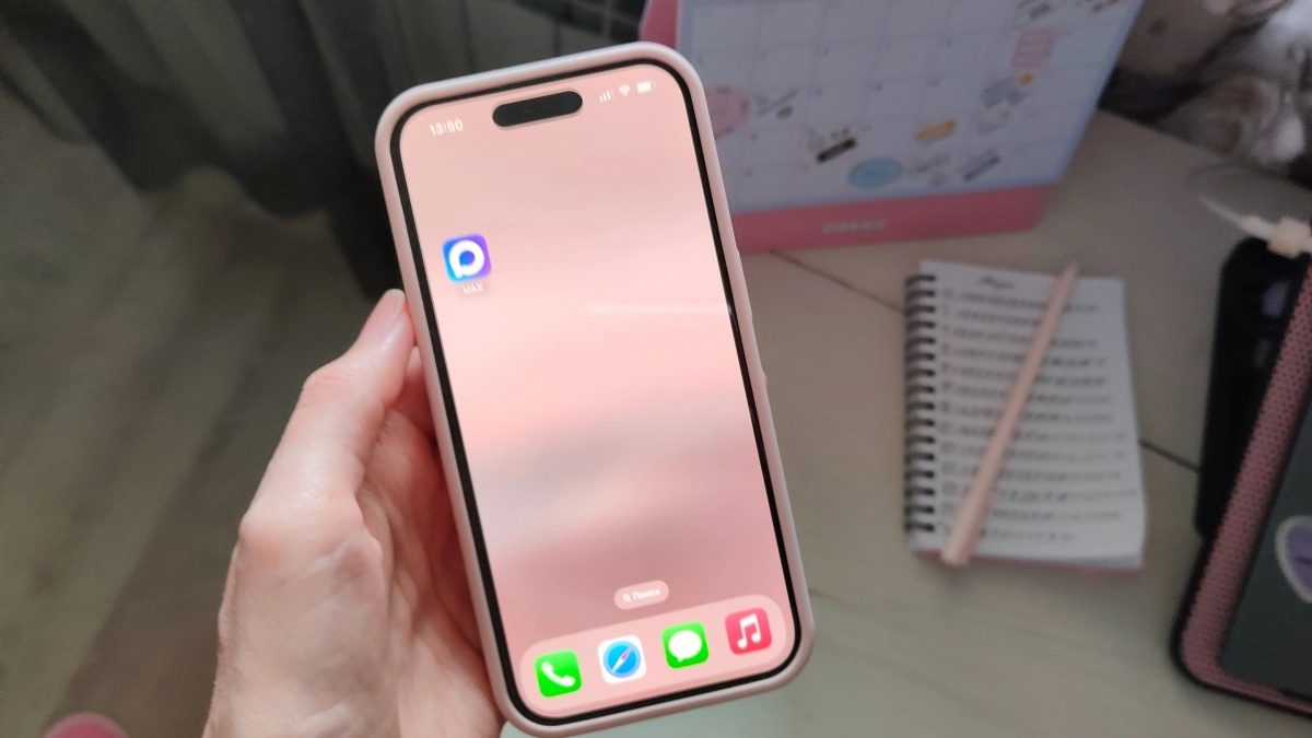 Заклеить камеру — не паранойя, а необходимость: почему даже миллиардеры так делают и как защитить себя