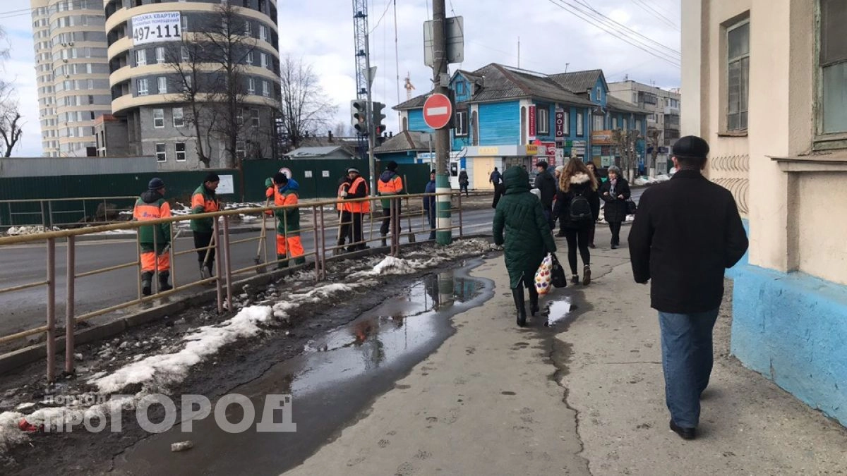 На дороги Новочебоксарска уложили одну тонну холодного асфальта 