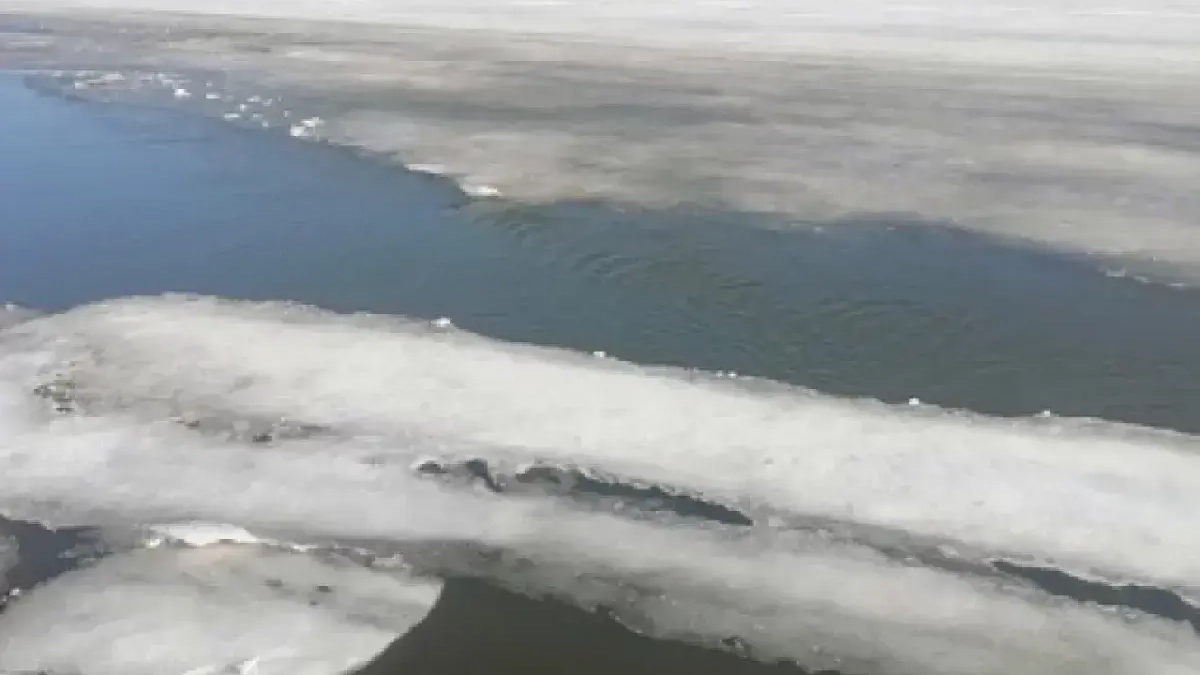 МЧС предупреждает: лёд в Новочебоксарске неоднороден и местами опасен