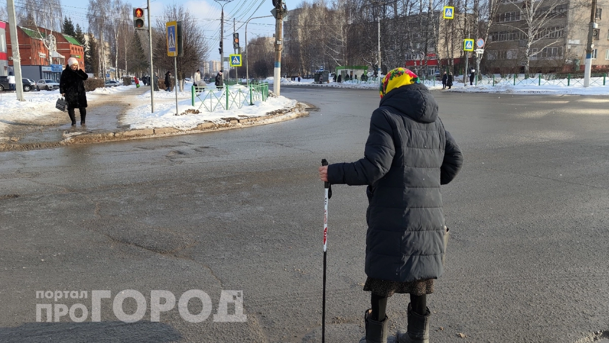 Пенсии под угрозой: кому из россиян заморозят выплаты на полгода